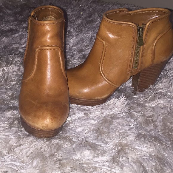 Gianni Bini chestnut bootie - Picture 2 of 5
